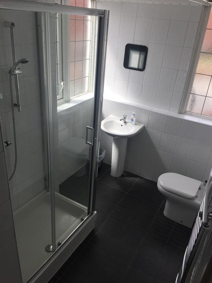 Queen Victoria Hotel Wolverhampton Ngoại thất bức ảnh