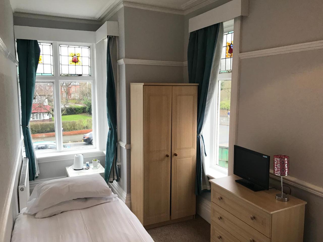 Queen Victoria Hotel Wolverhampton Ngoại thất bức ảnh
