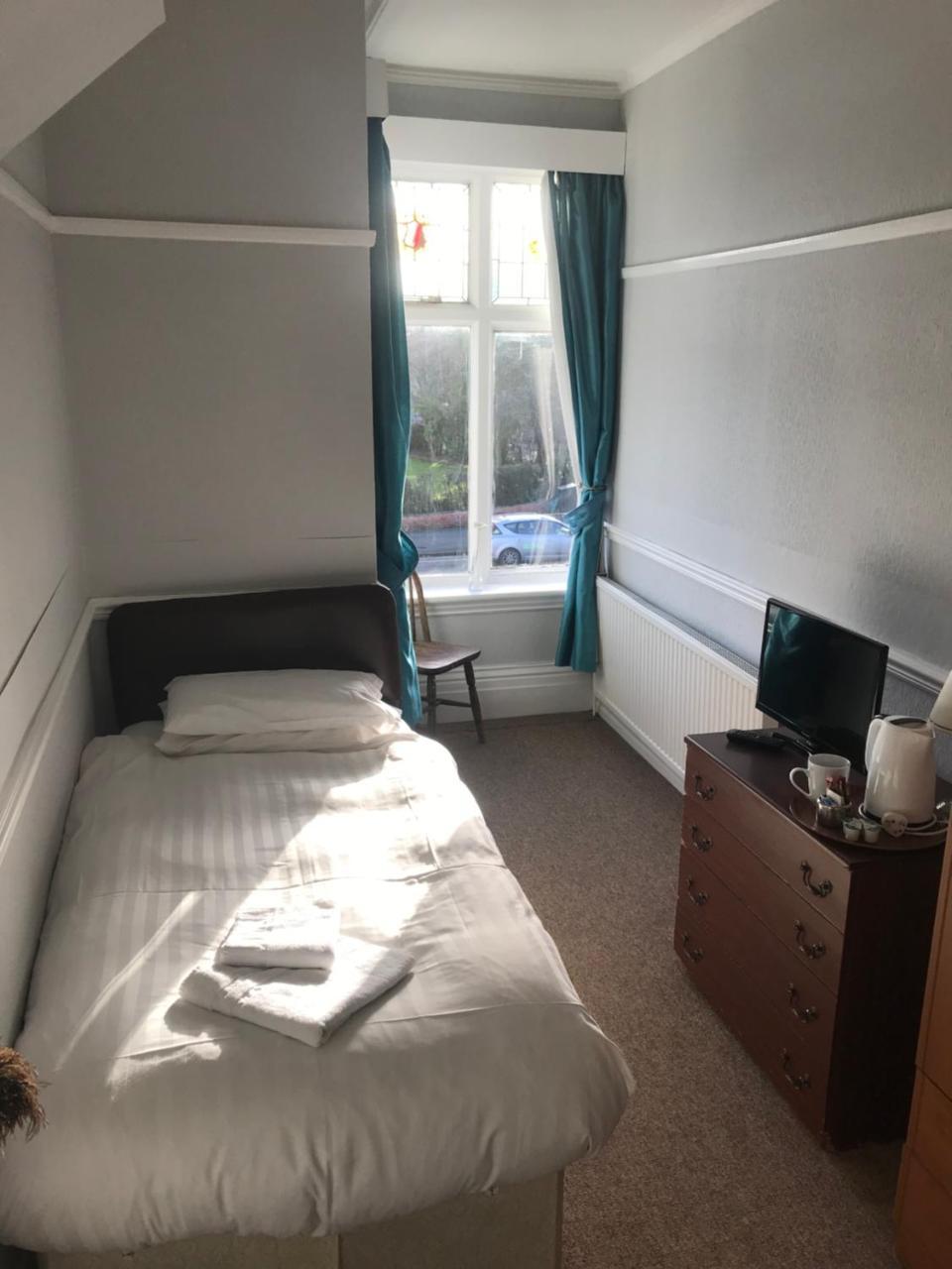 Queen Victoria Hotel Wolverhampton Ngoại thất bức ảnh
