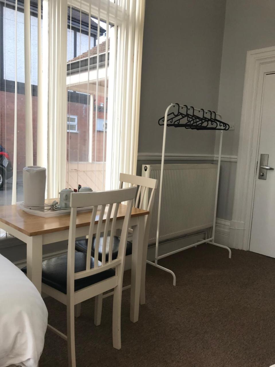 Queen Victoria Hotel Wolverhampton Ngoại thất bức ảnh